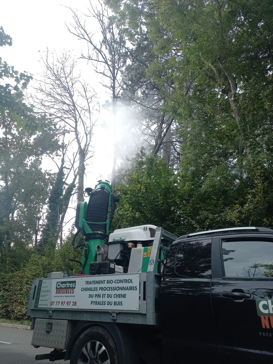 Matériel SprayTeam de traitement des chenilles du pin et du chêne, Chartres Nuisibles